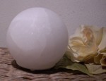 weiße Salzkristalllampe Planet- Himalaya Salzlampe, schöne Dekolampe die Geschenkidee